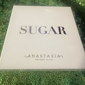 Anastasia Beverly Hills!!